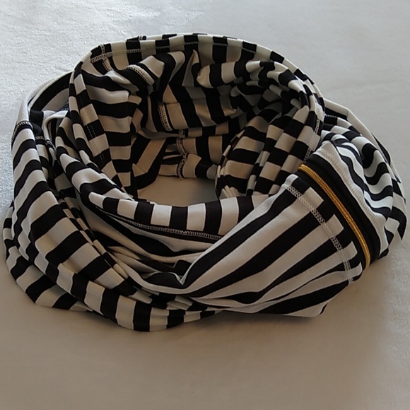 Lululemon Vinyasa *Zip Scarf - Picture 7 of 7